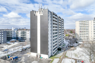 55 Greenbrae in Toronto, ON - Building Photo - Building Photo