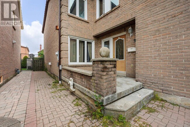44 Carlisle Crescent in Toronto, ON - Building Photo - Building Photo