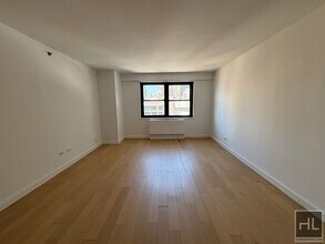 East 39th Street, Unit 24B in New York, NY - Building Photo - Building Photo