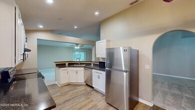 7332 Gum Tree Rd in Jacksonville, FL - Foto de edificio - Building Photo