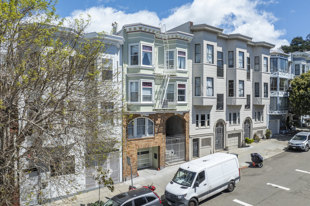 552-556 Filbert St in San Francisco, CA - Building Photo