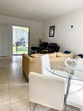 7405 SW 152nd Ave in Miami, FL - Foto de edificio - Building Photo