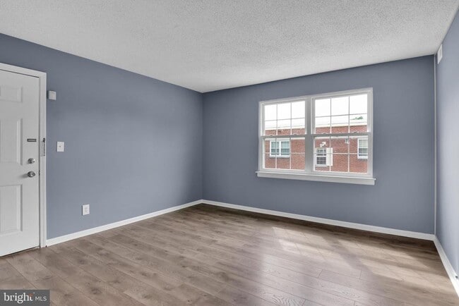 100 Park Blvd in Cherry Hill Township, NJ - Foto de edificio - Building Photo