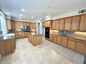 1752 Langholm Way in Folsom, CA - Building Photo - Building Photo