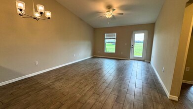1214 NW 16th Terrace in Cape Coral, FL - Foto de edificio - Building Photo