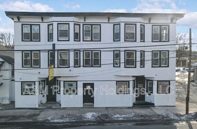 147 N 9th St in Stroudsburg, PA - Building Photo - Building Photo