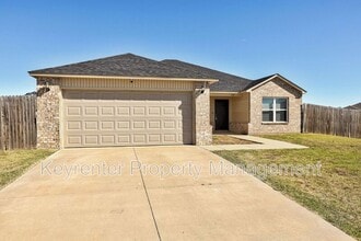 209 SE 4th St in Newcastle, OK - Building Photo - Building Photo