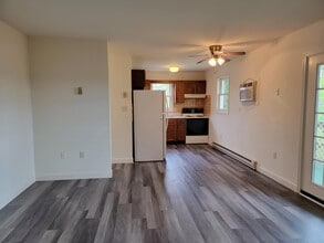 137 E Walnut St, Unit 2 in Ephrata, PA - Foto de edificio - Building Photo