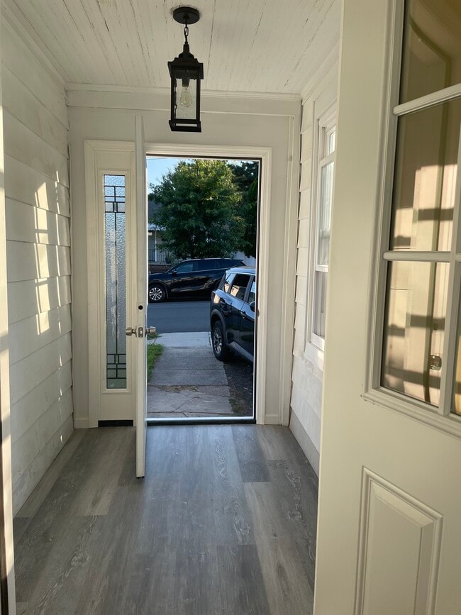 44 Inman Pl, Unit 2nd floor