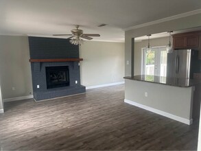 1110 Airport Rd in Destin, FL - Foto de edificio - Building Photo