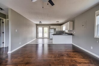 2426 Lewisburg Rd in Russellville, KY - Building Photo - Building Photo