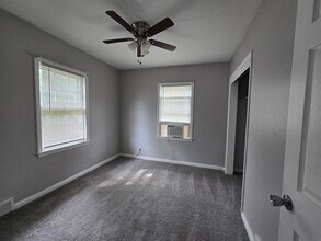 5618 Dagle Dr in Des Moines, IA - Building Photo - Building Photo