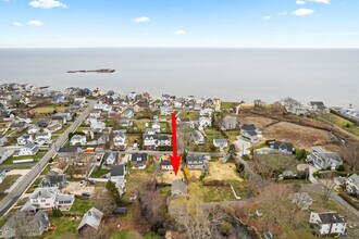 62 Brookside Ave E in Westbrook, CT - Building Photo - Building Photo