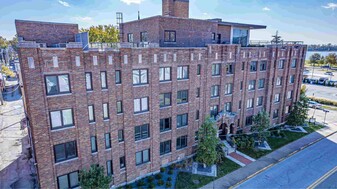 Cambridge Arms in Evansville, IN - Building Photo