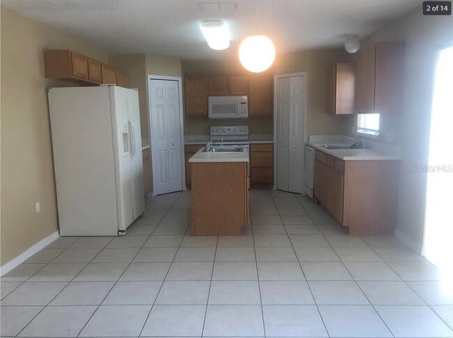 563 Pemberton Ave in Deltona, FL - Building Photo - Building Photo