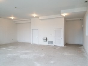 5760-5766 N Lincoln Ave in Chicago, IL - Building Photo - Interior Photo