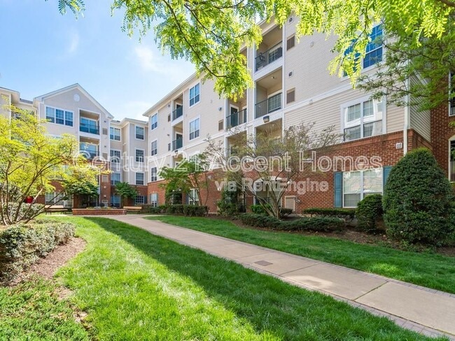 4862 Eisenhower Ave in Alexandria, VA - Building Photo - Building Photo