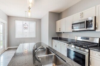 2113 Auxier Ct SW in Edmonton, AB - Building Photo - Building Photo