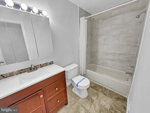 9300 Hagel Cir in Lorton, VA - Foto de edificio - Building Photo