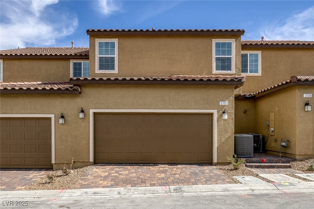 2731 Luzzi Walk in Henderson, NV - Building Photo