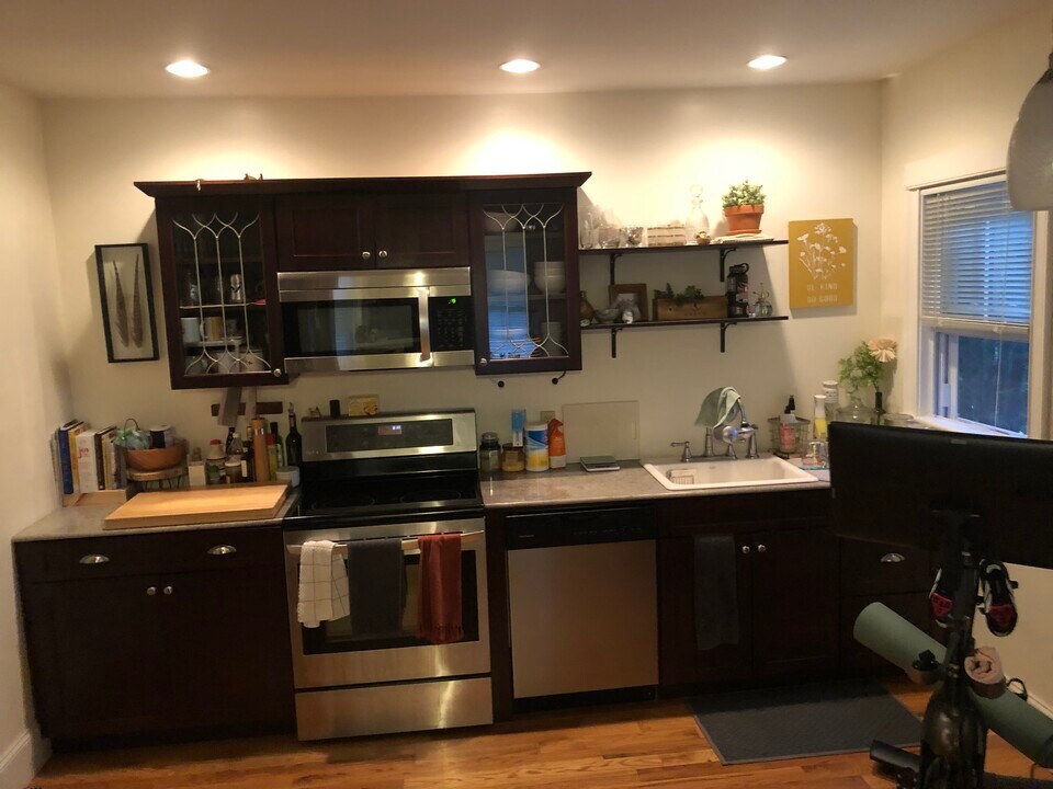 98 Walworth St, Unit 2 in Saratoga Springs, NY - Building Photo