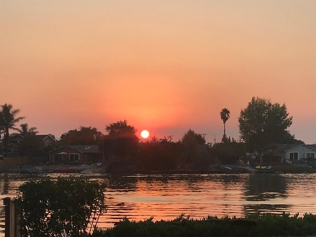 520 Fathom Dr in San Mateo, CA - Building Photo - Building Photo