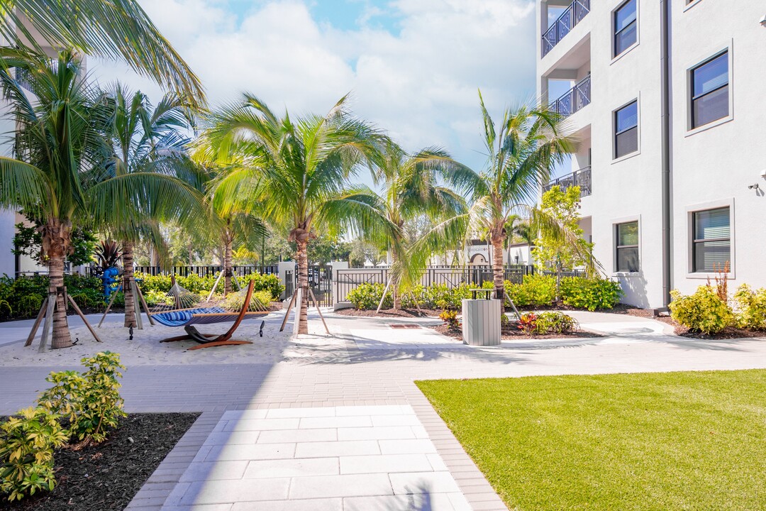 West End at City Walk in Ft. Myers, FL - Foto de edificio