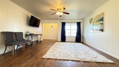 401 E 8th St, Unit Private Bedroom in Prosper, TX - Building Photo - Building Photo