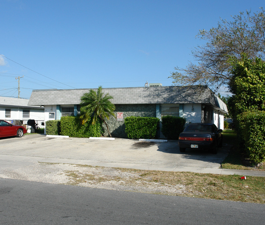 54 SW 11th St in Dania Beach, FL - Building Photo