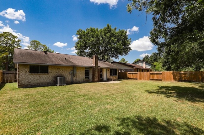 2106 Westlake Way in Houston, TX - Building Photo - Building Photo