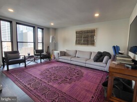 135 S 19th St in Philadelphia, PA - Building Photo