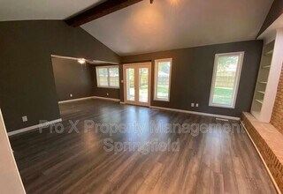5615 S Farm Rd 163 in Springfield, MO - Building Photo - Building Photo