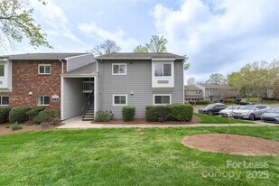 3021 Heathstead Place in Charlotte, NC - Building Photo