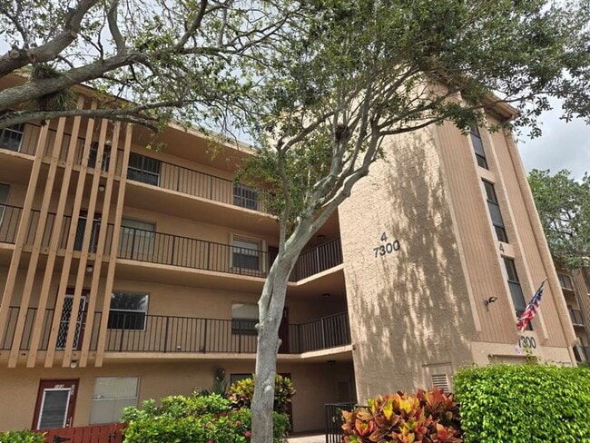 property at 7300 Lake Cir Dr