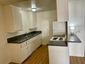 New Yorker in Downey, CA - Building Photo