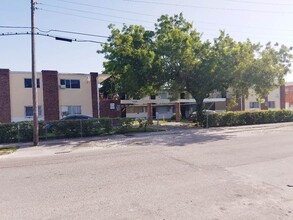 Renaissance Homes Apartments in Miami, FL - Building Photo - Primary Photo