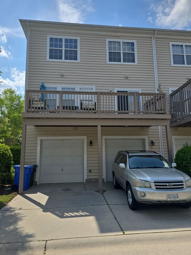 228 Larimar Ave in Virginia Beach, VA - Foto de edificio - Building Photo