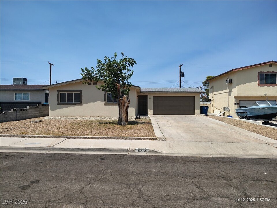 5224 Del Monte Ave in Las Vegas, NV - Building Photo