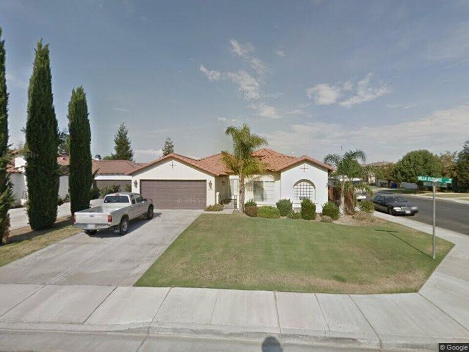 200 Villa Elegante Dr in Bakersfield, CA - Foto de edificio