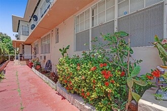 6860 Abbott Ave in Miami Beach, FL - Building Photo - Building Photo