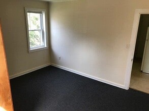 112 Magnolia Ave, Unit B in Pasadena, MD - Foto de edificio - Building Photo