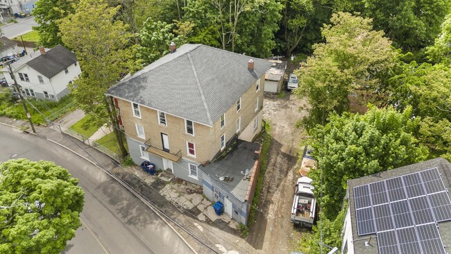 45 Long Hill Rd in Waterbury, CT - Building Photo - Building Photo