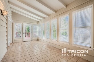 9400 N Lake Dr in Roswell, GA - Building Photo - Building Photo