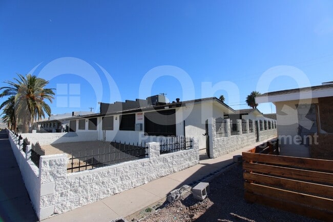property at 4109 E Moreland St