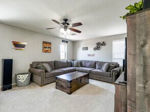 761 W Desert Hollow Dr in San Tan Valley, AZ - Building Photo - Building Photo