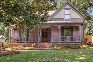 479 W Park St in Buford, GA - Building Photo