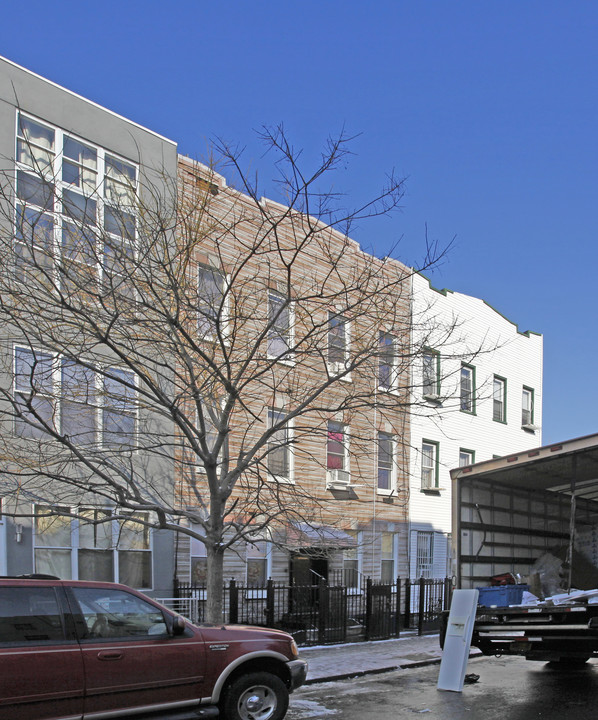 223 Himrod St in Brooklyn, NY - Building Photo