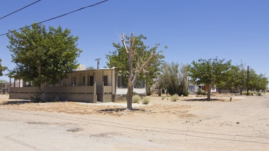 1544 N Guam St in Ridgecrest, CA - Foto de edificio - Building Photo