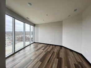 Bridge Plaza Apartments in Mankato, MN - Building Photo - Building Photo