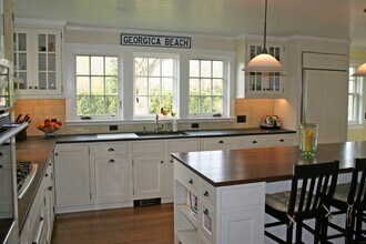 53 McGuirk St in East Hampton, NY - Building Photo - Building Photo